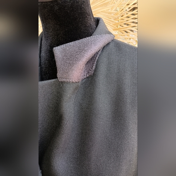 Vintage Austin Reed Petite Women's Black Wool Blazer with Gold Buttons_12 - Picture 3 of 9